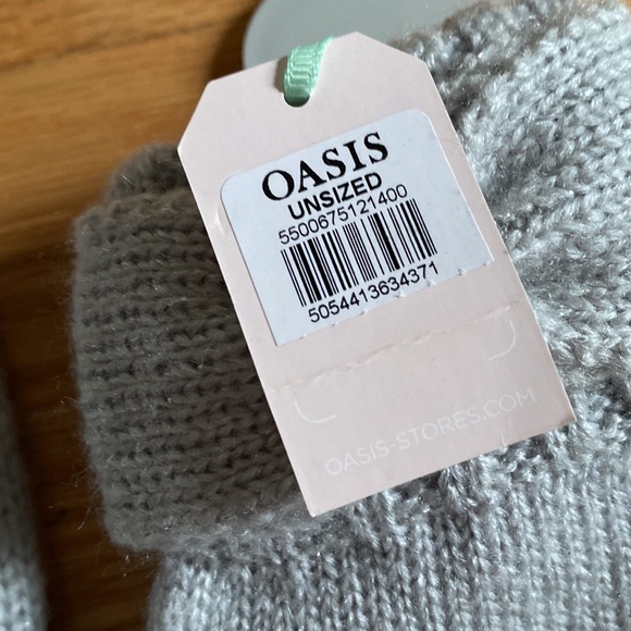 Oasis (UK) Hat & Glove Set - Picture 2 of 6